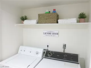 Photo #5: 2495484 Listing