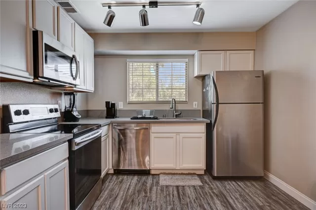 MLS: 2495506 Condo For Sale