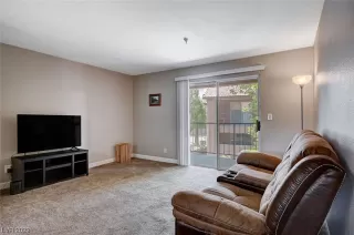 Photo #4: 2495506 Listing