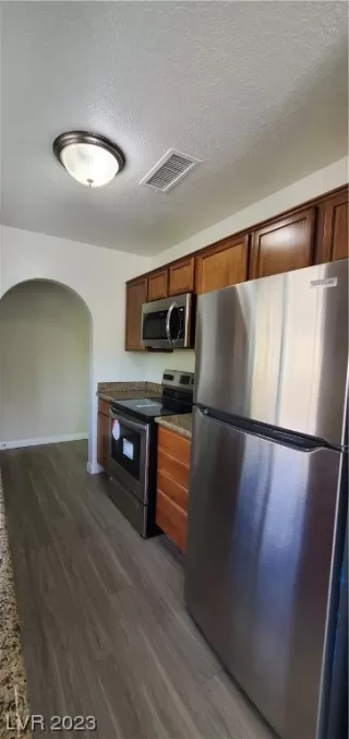 Photo #4: 2495518 Listing