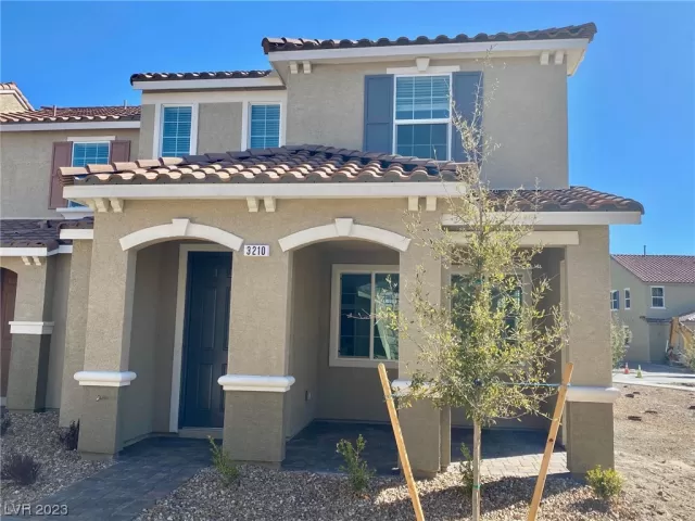 MLS: 2495535 Condo For Sale