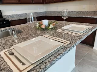 Photo #4: 2495535 Listing 