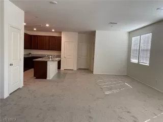 Photo #5: 2495535 Listing 
