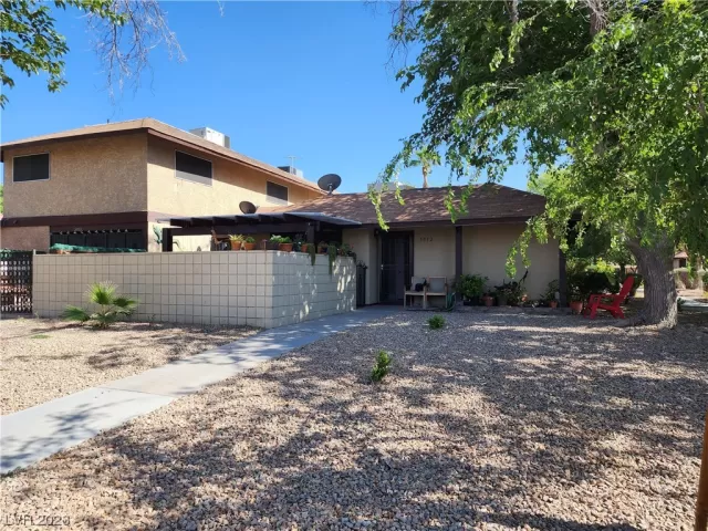 MLS: 2495577 Condo For Sale