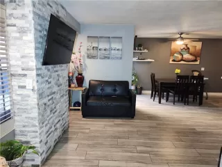 Photo #4: 2495577 Listing