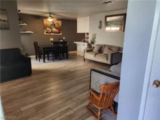 Photo #5: 2495577 Listing