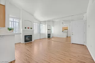 Photo #2: 2495584 Listing