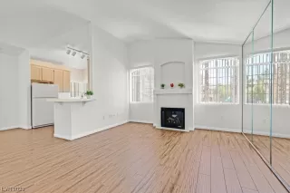 Photo #3: 2495584 Listing