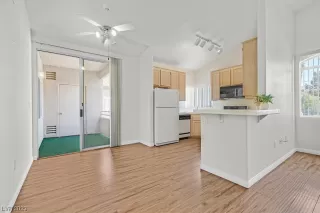 Photo #5: 2495584 Listing