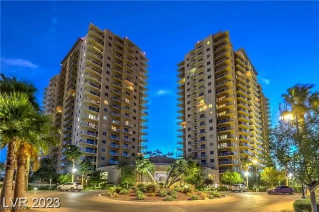MLS: 2495586 Condo For Sale