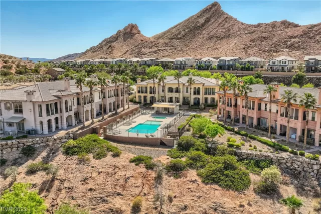 MLS: 2495595 Condo For Sale