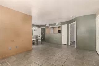 Photo #3: 2495613 Listing