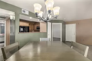 Photo #5: 2495613 Listing