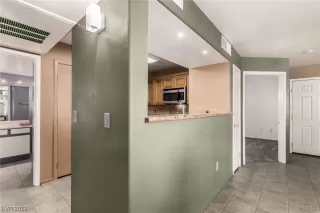 Photo #6: 2495613 Listing