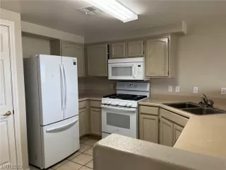 Photo #1: 2495633 Listing 