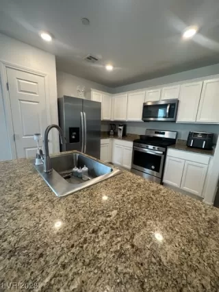 Photo #3: 2495647 Listing 