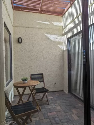 Photo #2: 2495654 Listing 