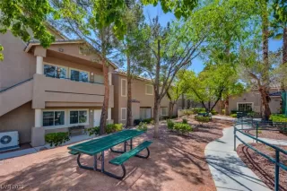 Photo #3: 2495664 Listing