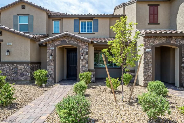 MLS: 2495682 Condo For Sale