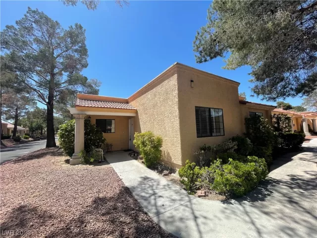 MLS: 2495686 Condo For Sale