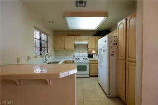 Photo #3: 2495686 Listing