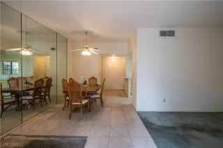 Photo #5: 2495686 Listing