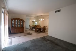 Photo #6: 2495686 Listing