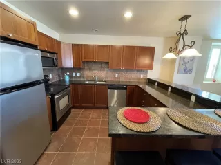 Photo #2: 2495687 Listing