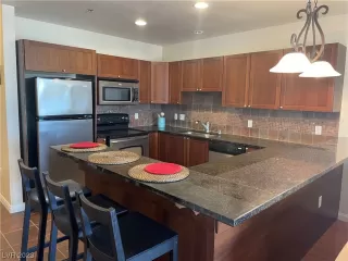 Photo #3: 2495687 Listing