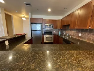 Photo #4: 2495687 Listing