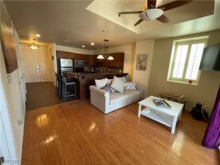 Photo #5: 2495687 Listing