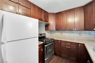 Photo #4: 2495724 Listing