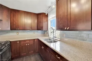 Photo #5: 2495724 Listing