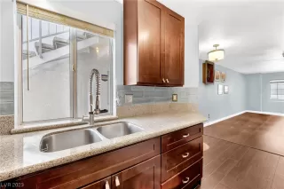 Photo #6: 2495724 Listing