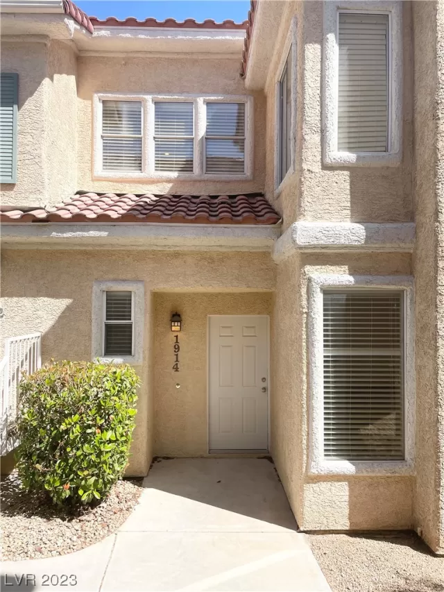 MLS: 2495734 Condo For Sale