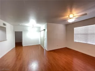 Photo #3: 2495741 Listing