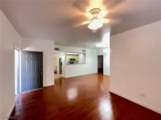 Photo #4: 2495741 Listing