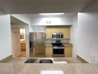 Photo #6: 2495741 Listing