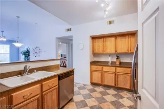 Photo #6: 2495785 Listing