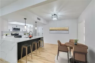 Photo #3: 2495818 Listing