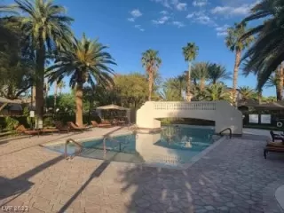 Photo #6: 2495820 Listing