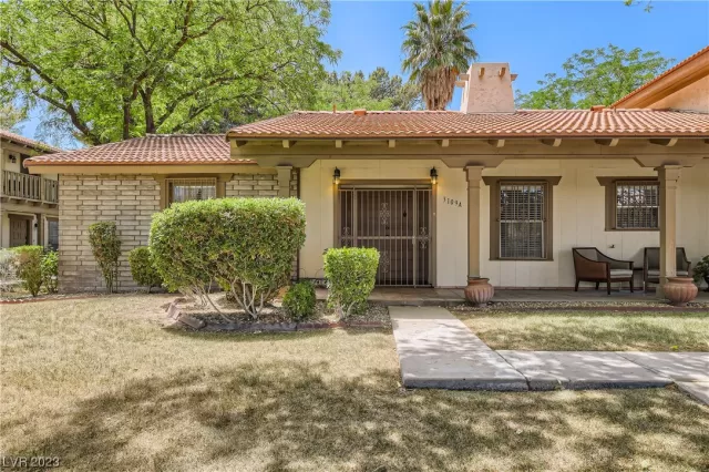 MLS: 2495833 Condo For Sale