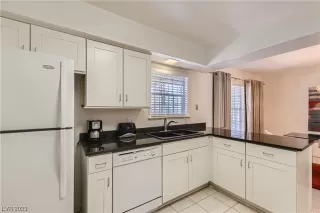 Photo #5: 2495833 Listing 