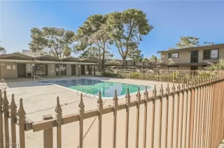 Photo #6: 2495862 Listing 