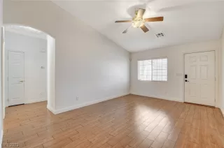 Photo #4: 2495909 Listing 