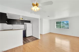 Photo #5: 2495921 Listing