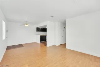 Photo #6: 2495921 Listing