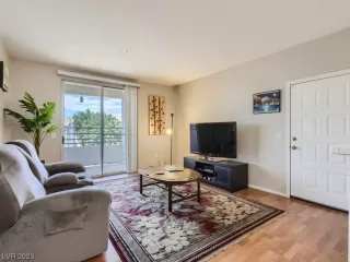 Photo #2: 2495922 Listing