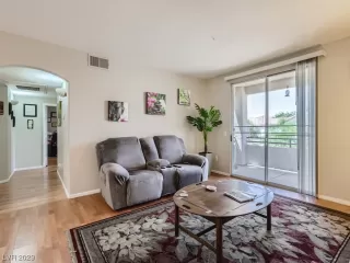 Photo #3: 2495922 Listing