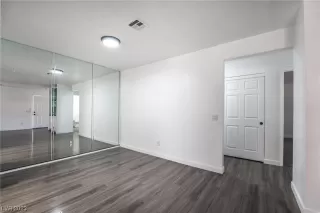 Photo #5: 2495931 Listing